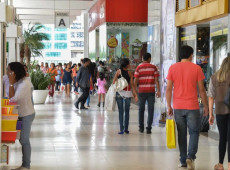 Entre os setores analisados pela pesquisa do IBGE, os supermercados e hipermercados seguem em destaque, com crescimento acumulado de 7,5% no estado — o maior do país.