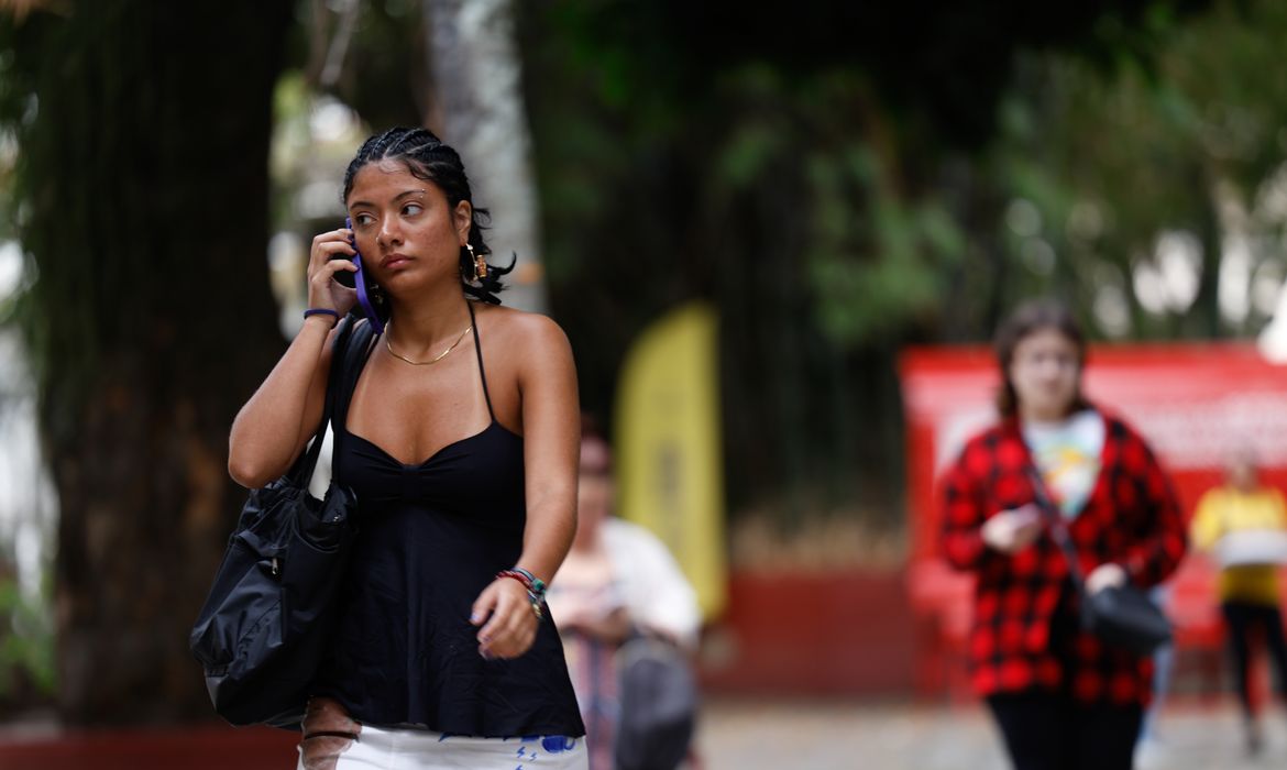 Feira online abre inscrições para empregar mais de 8 mil jovens