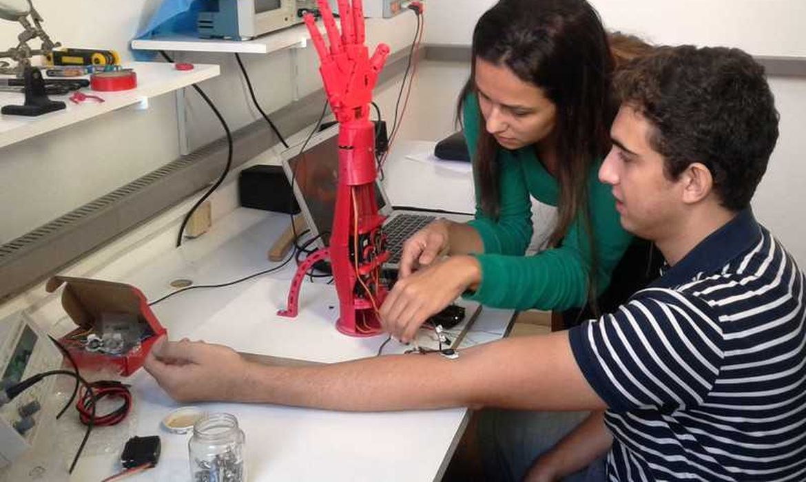 Estudo da CNI aponta 16 profissões do futuro na indústria