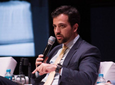 
Diretor do BNDES apresenta nova linha para exportadoras.