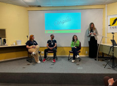 Durante o encontro, houve uma palestra da pedagoga Andrea Pedrinho, da Fundação Catarinense de Educação Especial (FCEE)