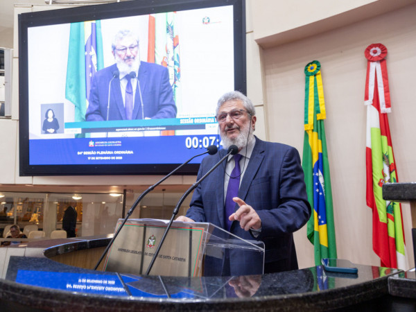 Padre Pedro falou da tribuna da Alesc: Plano Safra é a garantia de que agricultores familiares e empresariais, pescadores e aquicultores terão acesso a crédito acessível.