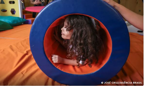 Ministério da Saúde inclui teste para detectar sinais de autismo em crianças de 1 a 2 anos no SUS