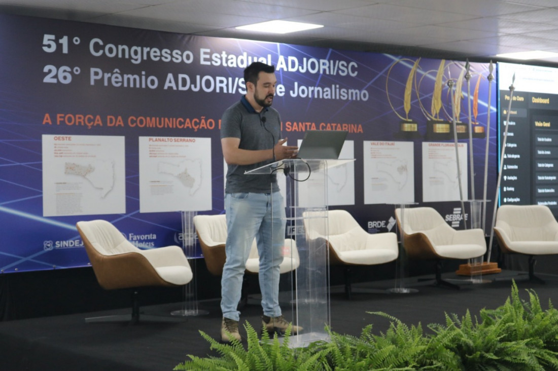 Leandro Rodrigo de Oliveira apresentou o sistema aos associados no 51º Congresso Estadual da Adjori/SC