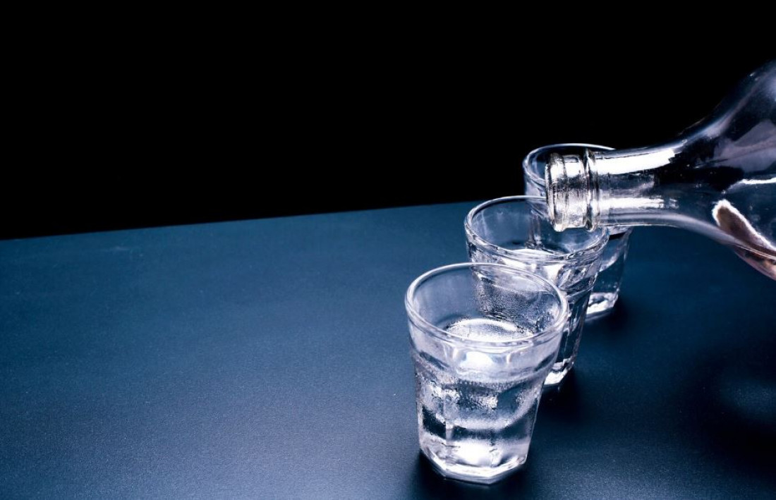 Mortes por bebidas adulteradas com metanol ligam alerta no Brasil
