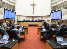 Plenário da Alesc, na tarde desta terça-feira (7), durante a votação dos projetos sobre o Universidade Gratuita e do Fumdesc
