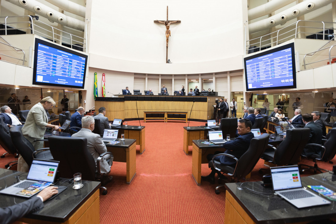 Plenário da Alesc, na tarde desta terça-feira (7), durante a votação dos projetos sobre o Universidade Gratuita e do Fumdesc
