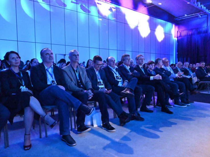 Lideranças do Sebrae, do meio político e empresarial marcaram presença no evento, que reuniu membros do Executivo municipal de todas as regiões de Santa Catarina    