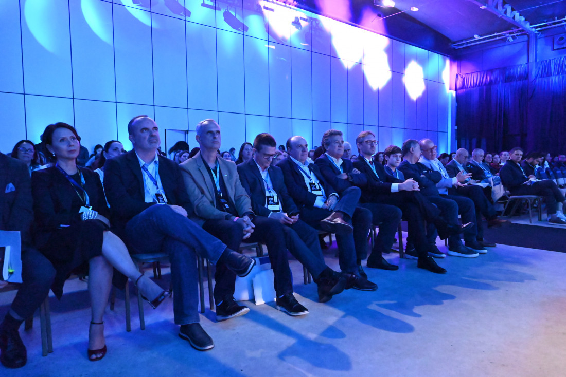 Lideranças do Sebrae, do meio político e empresarial marcaram presença no evento, que reuniu membros do Executivo municipal de todas as regiões de Santa Catarina