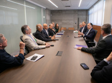 Representantes de indústrias que integram a Infragás reuniram-se na Federação 