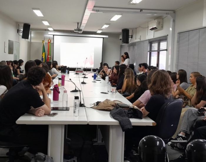 Saúde recebe alunos de Fisioterapia da UDESC para ações de prevenção