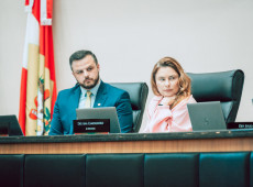 Deputados Lucas Neves e Paulinha.
