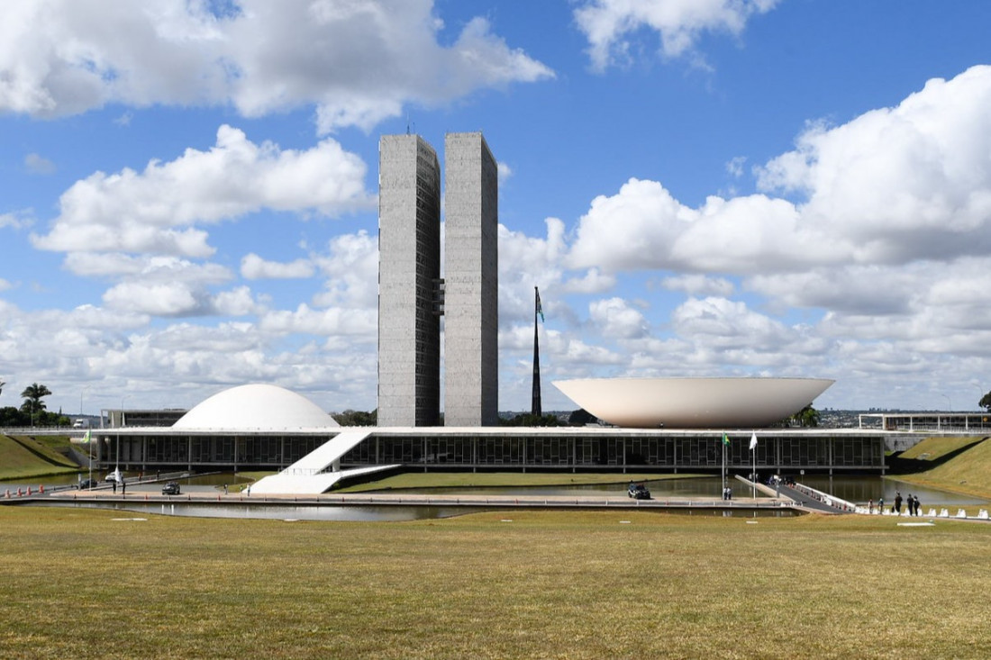 Data da votação, prevista para dia 16, foi adiada.