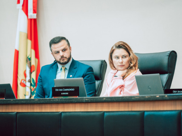 Deputados Lucas Neves e Paulinha.
