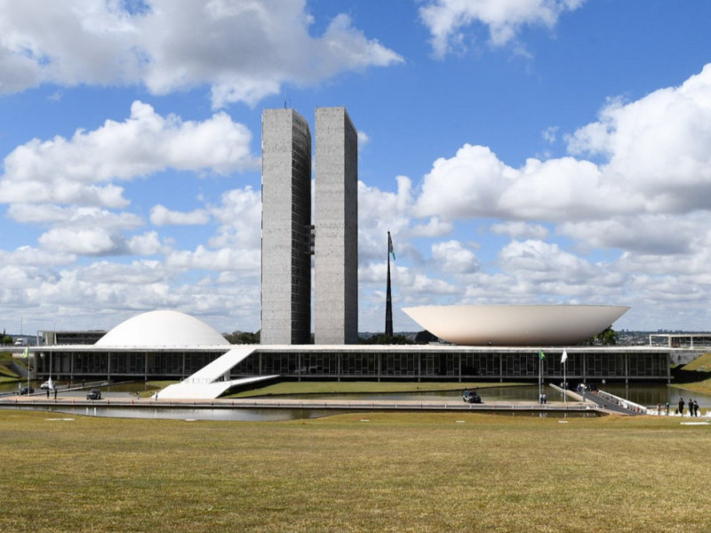 Data da votação, prevista para dia 16, foi adiada. 
