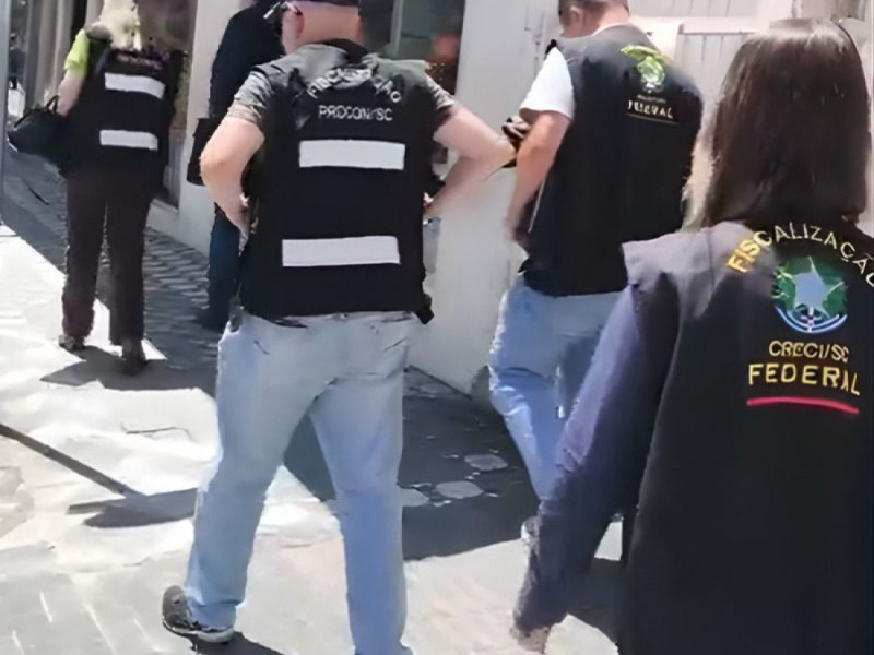 Ação  resultou em seis autuações por exercício ilegal da profissão de corretor de imóveis.