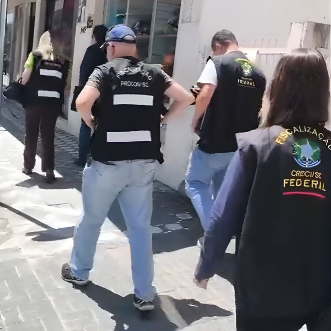 Ação resultou em seis autuações por exercício ilegal da profissão de corretor de imóveis.