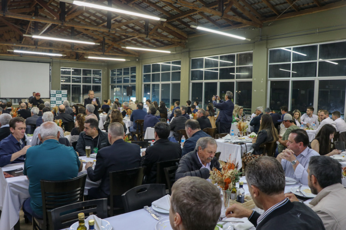 Autoridades, produtores rurais e representantes das principais entidades do setor agropecuário de Santa Catarina participaram da terceira edição do Jantar do Agro.