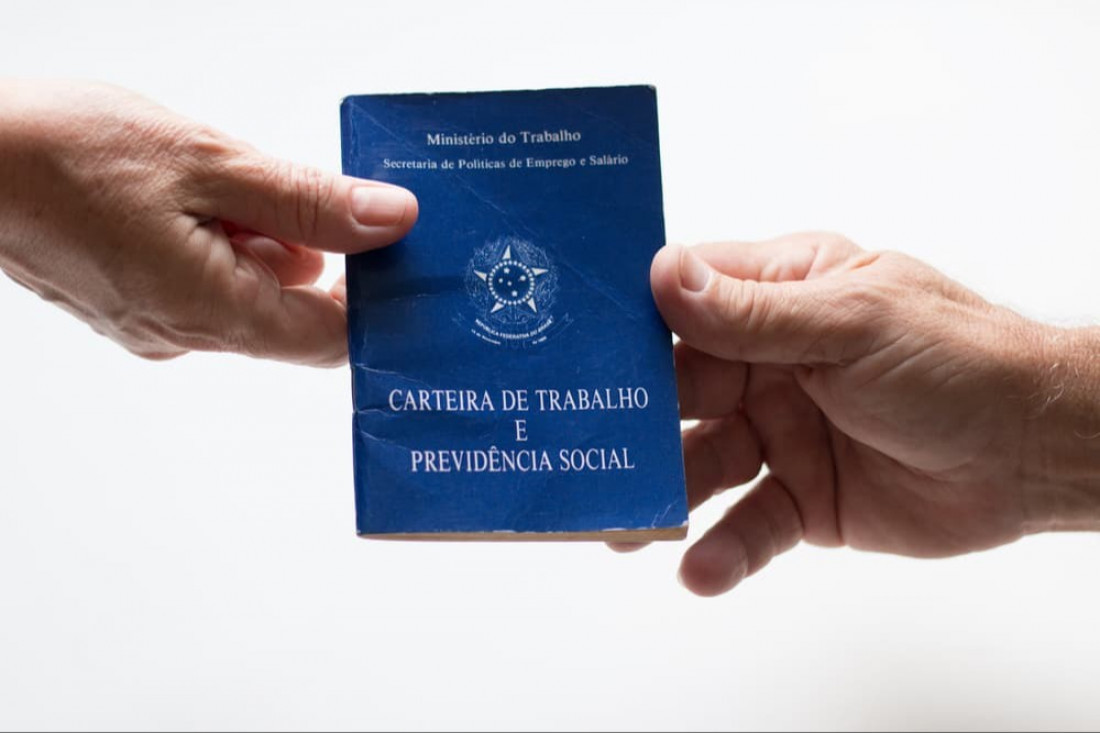 Texto defende que a reforma trabalhista é necessária para garantir que as transformações no mercado de trabalho ocorram dentro de marcos estáveis e equilibrados