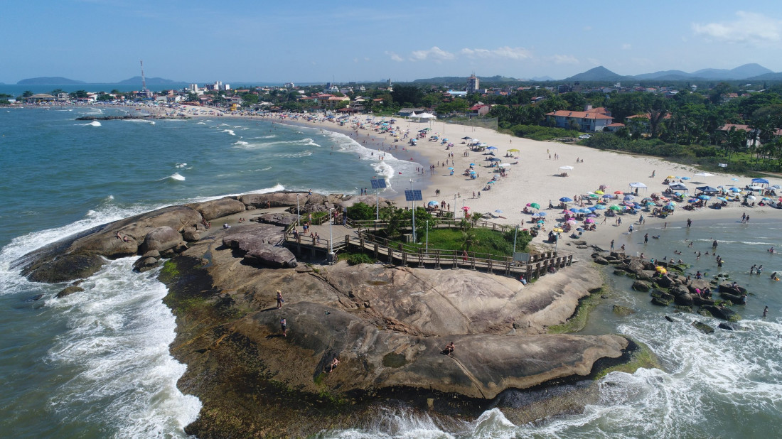 Vista panorâmica da praia de Itapoá, no litoral Norte de SC