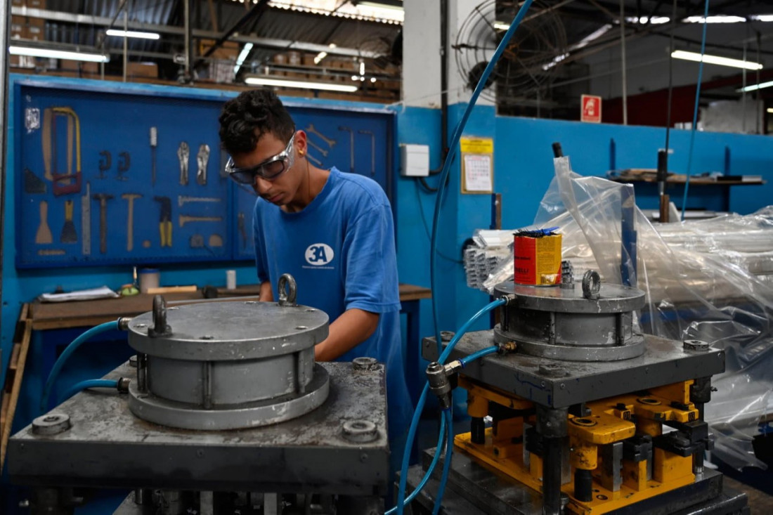 O índice de evolução do emprego ficou abaixo da linha divisória, o que indica queda do número de trabalhadores industriais na comparação com agosto