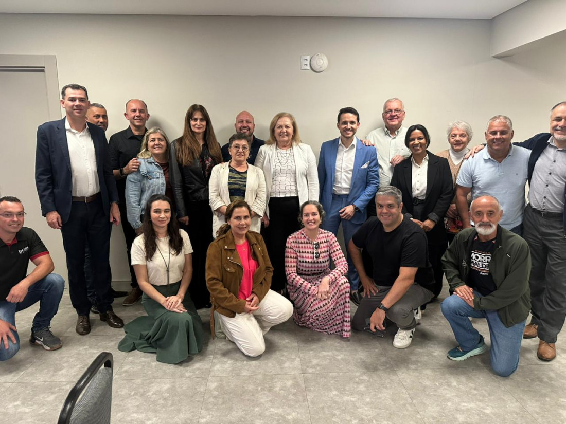 Nova diretoria eleita com o atual presidente do Destino Floripa & Região
