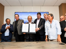 Ato foi acompanhado pelo prefeito de São José, Orvino Coelho de Ávila. pelo presidente da Alesc, deputado Julio Garcia e por outras autoridades da região 