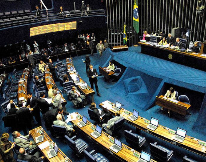 Câmara aprova licença menstrual de dois dias para mulheres com dor