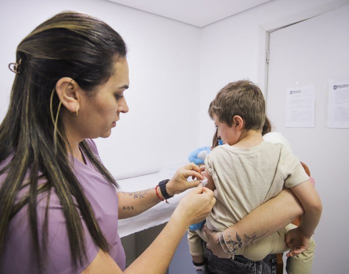 SC aplica 191 mil doses em três semanas e reforça vacinação infantil