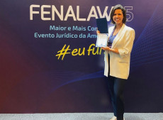  A advogada Natália Dodl e Souza, responsável pelo Núcleo de Gestão Jurídica do Menezes Niebuhr Sociedade de Advogados, conquistou a categoria prata na premiação