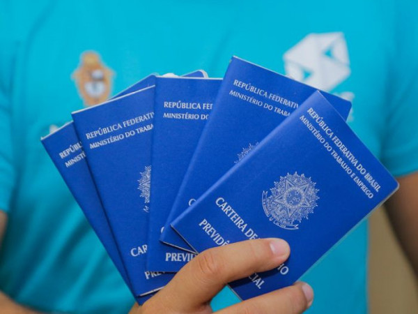 Criação de empregos formais no Brasil cai 15% em setembro, aponta Caged