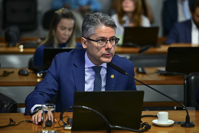 Senador Alessandro Vieira (MDB-SE).

