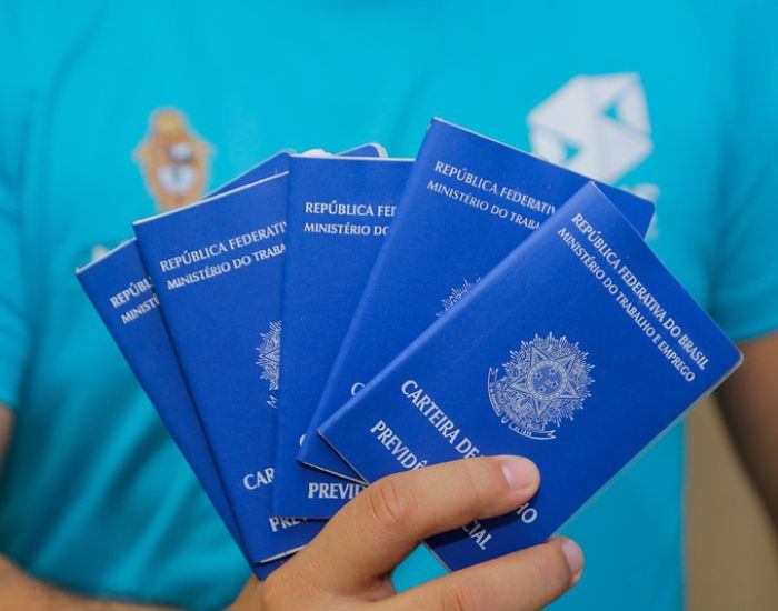 Criação de empregos formais no Brasil cai 15% em setembro, aponta Caged