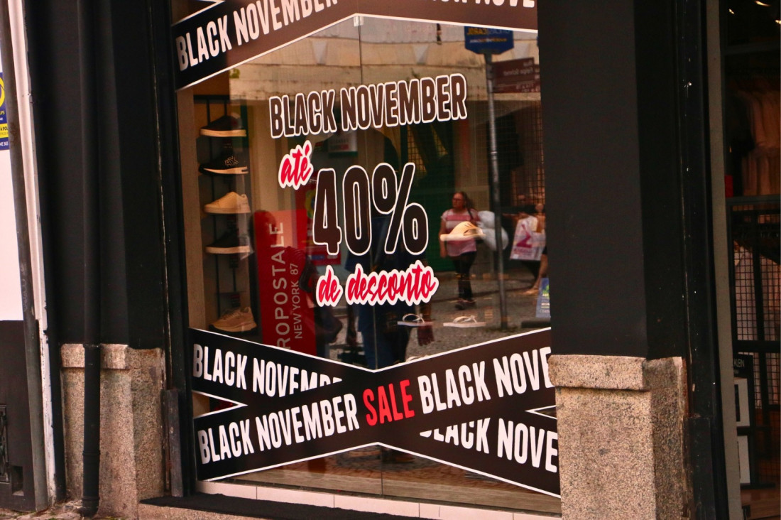 Segundo a pesquisa, 44% dos entrevistados verificam antecipadamente se os produtos estão, de fato, com descontos reais.