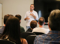 O mandato poderá ser estendido por mais um ano, caso o novo presidente deseje. 