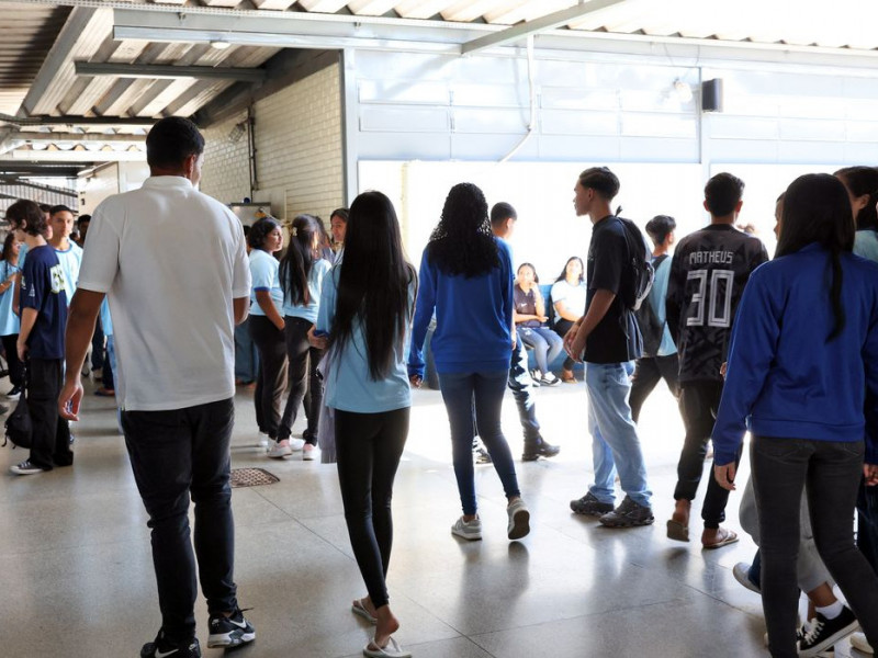 Estudantes do Pé-de-Meia podem escolher como investir benefício