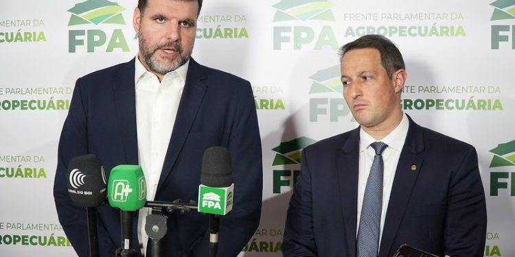 O presidente da FPA, deputado Pedro Lupion (REP-PR) e o secretário de Segurança Pública de São Paulo, Guilherme Derrite