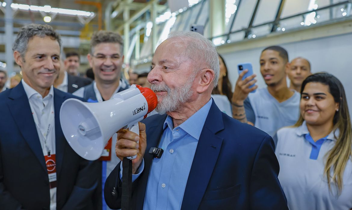 Lula assina medida que altera regras para vales-alimentação e refeição