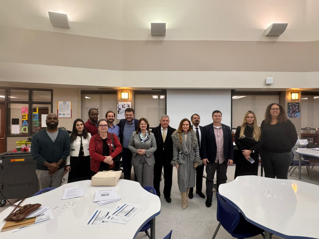 Durante a visita, o grupo foi recebido pelo diretor do campus, que apresentou as estratégias que sustentam os pilares do sucesso da escola:
