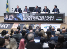 Durante o debate, reforçou a posição da CNC sobre a importância da negociação coletiva como instrumento legítimo para tratar da jornada de trabalho