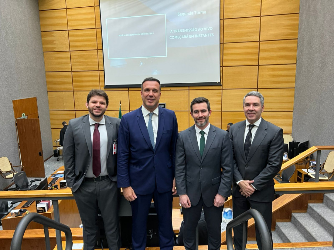 Os advogados Lucas Dantas, Rafael Horn, o Procurador-Geral do Estado, Marcelo Mendes, e o procurador Fernado Filgueira, na sessão da 2ª Turma do STJ em Brasília