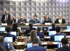 Presidente da CPMI, Carlos Viana (D) celebrou a nova fase da Operação Sem Desconto, da Policia Federal, nesta quinta-feira (13), que resultou na prisão de vários investigados

