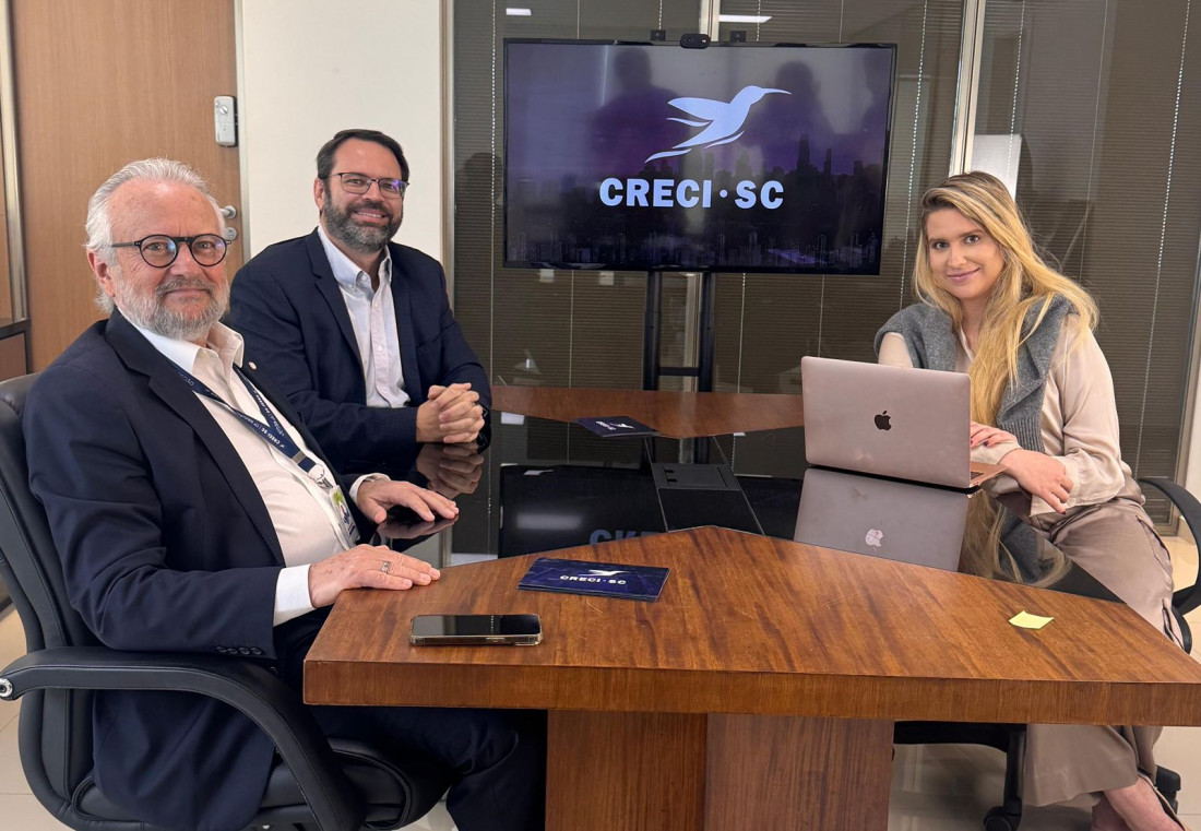 Presidente Marcelo Brognoli e procurador jurídico Flaviano Tauscheck na live de lançamento da publicação