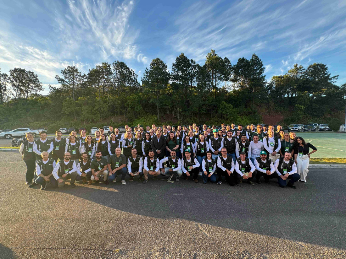 Representantes das entidades parceiras comemoram o êxito do evento juntamente com as equipes técnicas e supervisores regionais das regiões Sul e Vale do Itajaí.