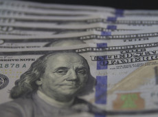 Bolsa e dólar caem em dia de liquidação do Banco Master