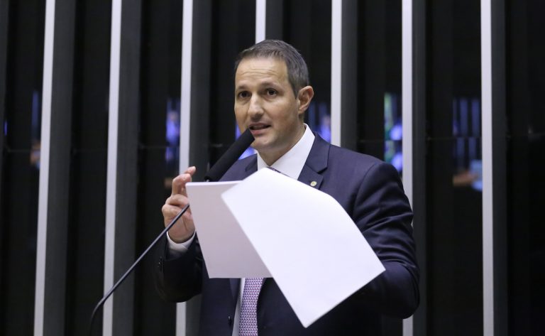 Relator Guilherme Derrite (PP-SP) defendeu seu texto na tribuna da Câmara