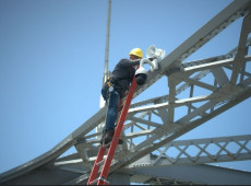 Mais segurança, sobretudo, para a própria ponte, que já foi alvo de diversos ataques contra a sua estrutura, muitos deles em razão dos furtos de cabos elétricos.