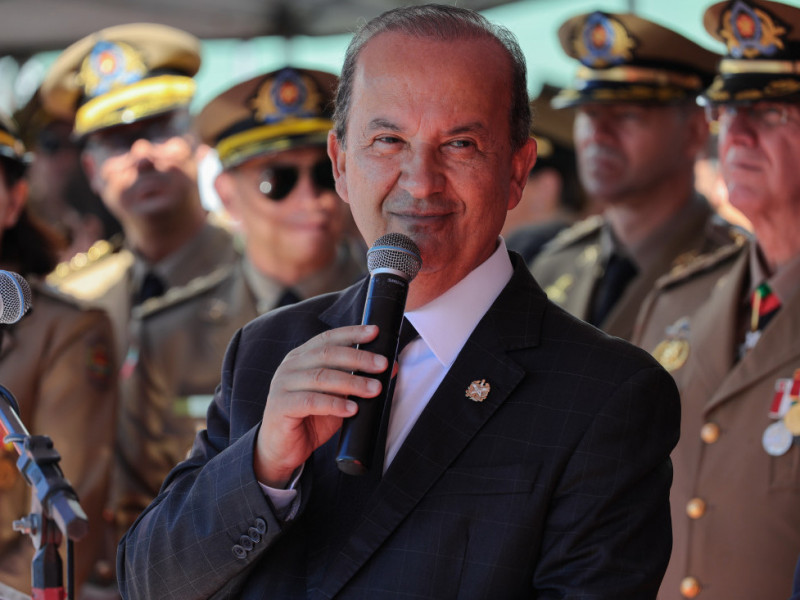 Governador Jorginho Mello em evento com a Polícia Militar