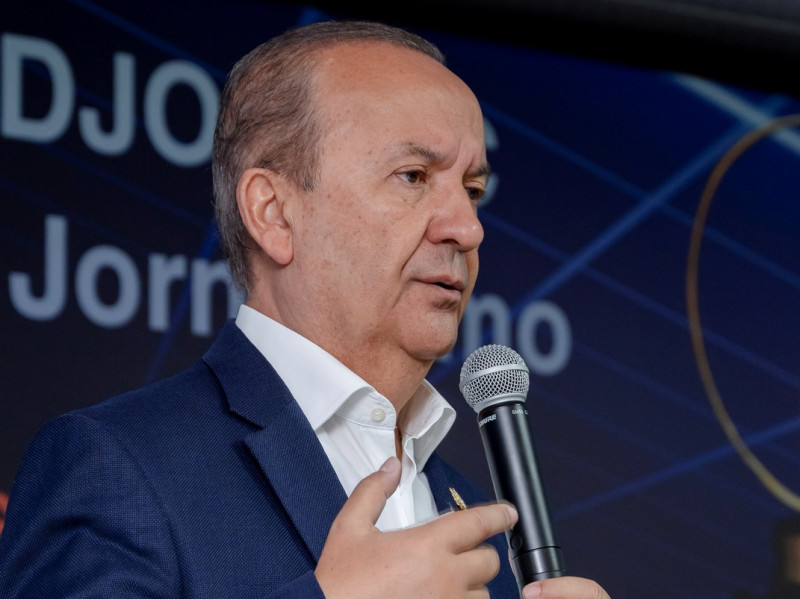 Governador na abertura do Congresso da Adjori/SC