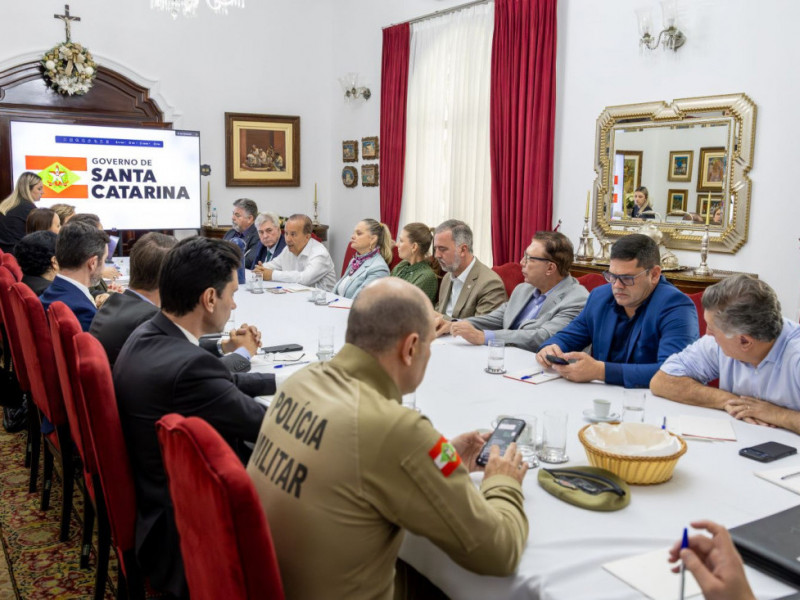 Governo do Estado avança em ações integradas com os poderes para atendimento a pessoas em situação de rua
